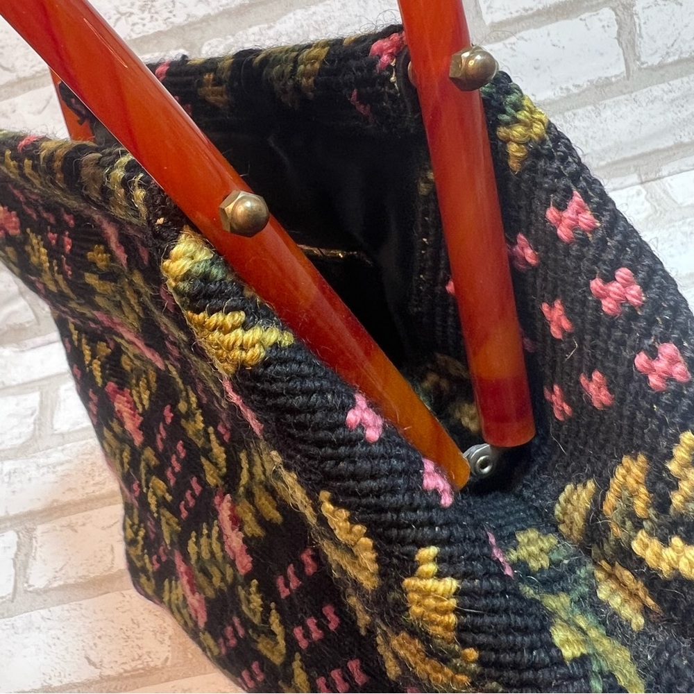 Vintage Black Pink Floral Tapestry Embroidered Bag Purse Lucite Handles - Picture 8 of 9